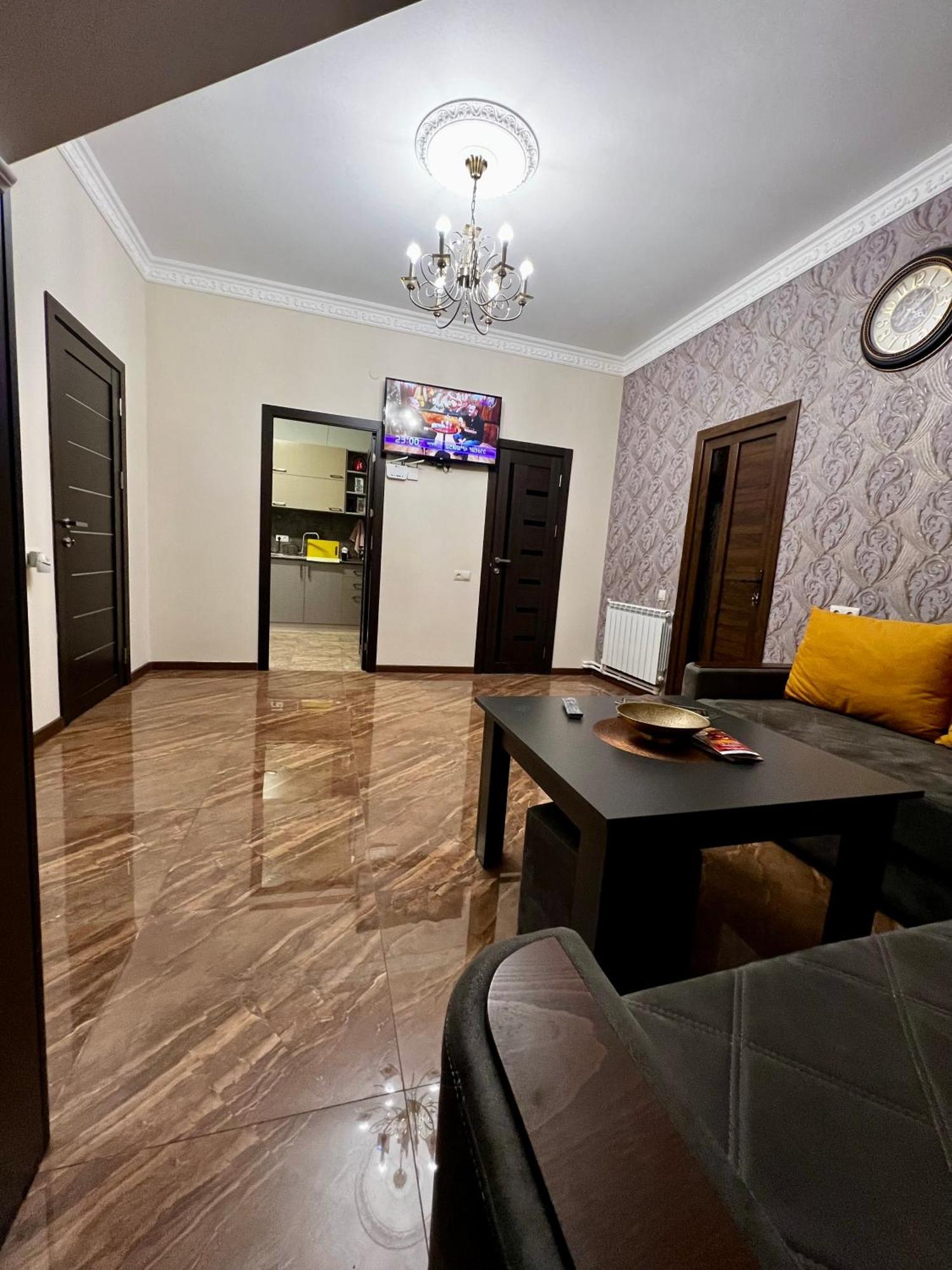 New , Comfortable 3 Bedroom House Erevan Exterior foto