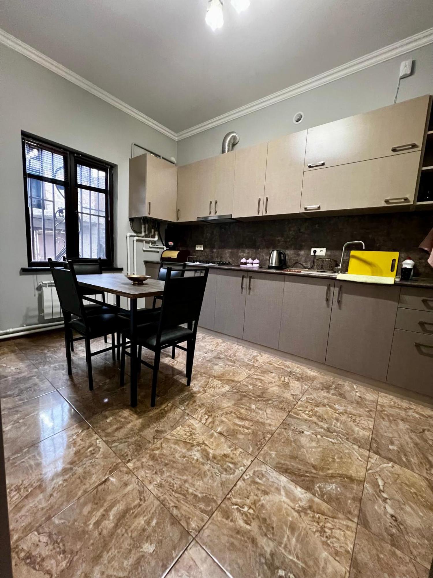 New , Comfortable 3 Bedroom House Erevan Exterior foto