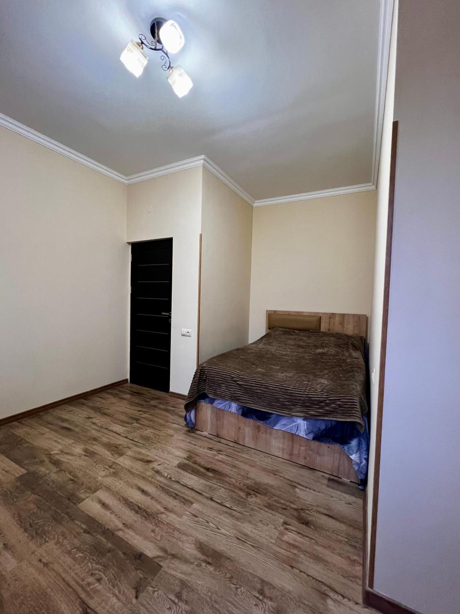 New , Comfortable 3 Bedroom House Erevan Exterior foto