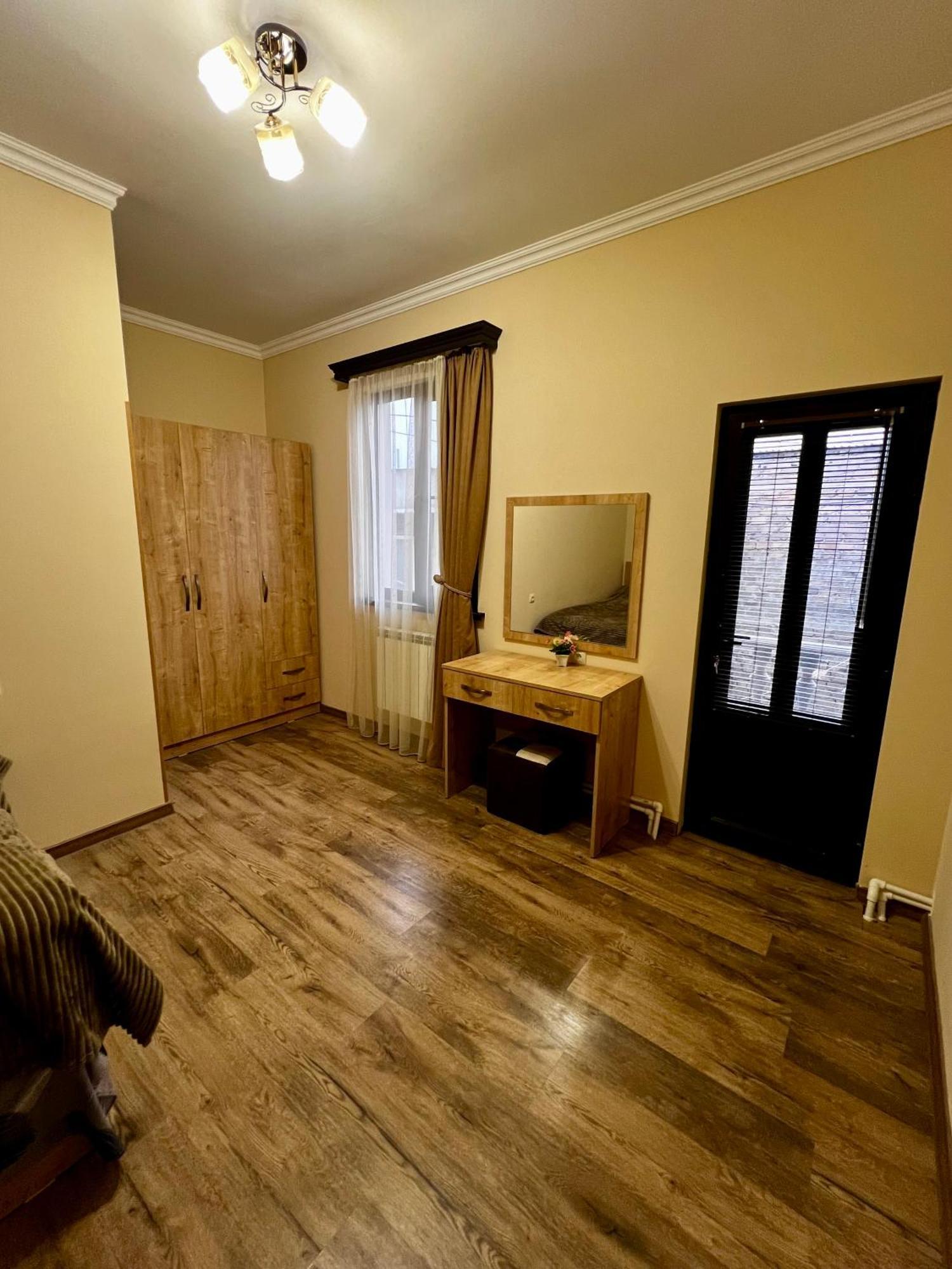New , Comfortable 3 Bedroom House Erevan Exterior foto